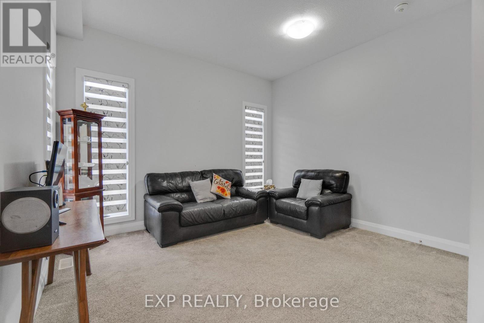 5 - 923 Stonecliffe Walk, Kitchener, ON - Indoor