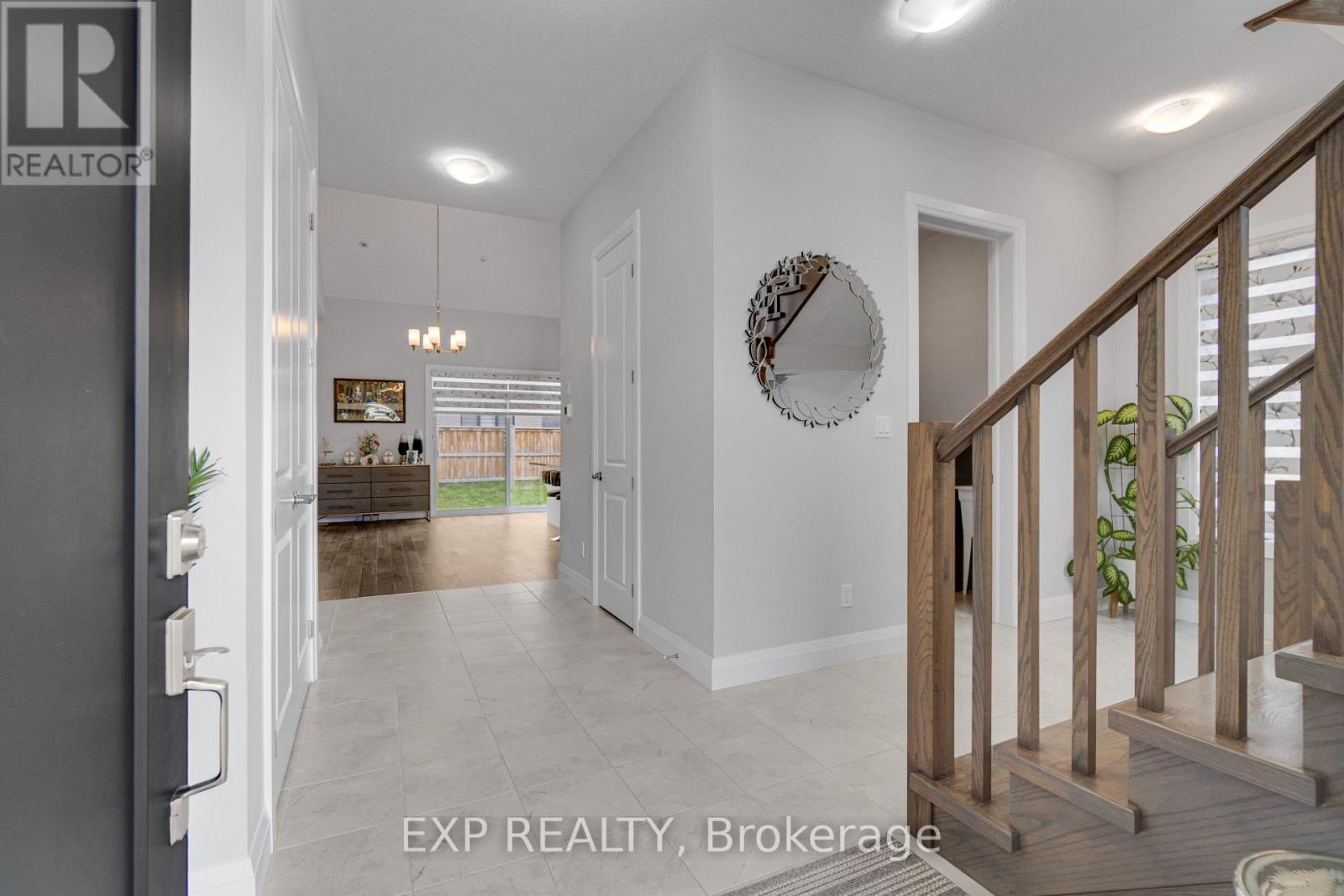 5 - 923 Stonecliffe Walk, Kitchener, ON - Indoor Photo Showing Other Room