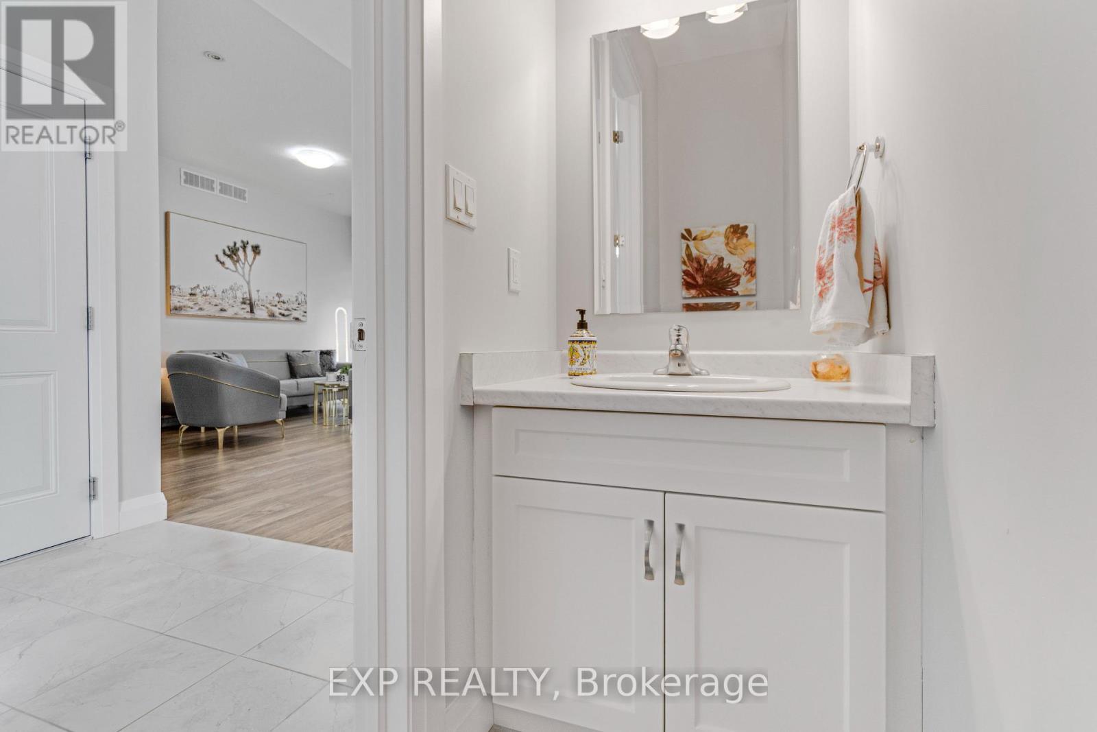 5 - 923 Stonecliffe Walk, Kitchener, ON - Indoor Photo Showing Bathroom