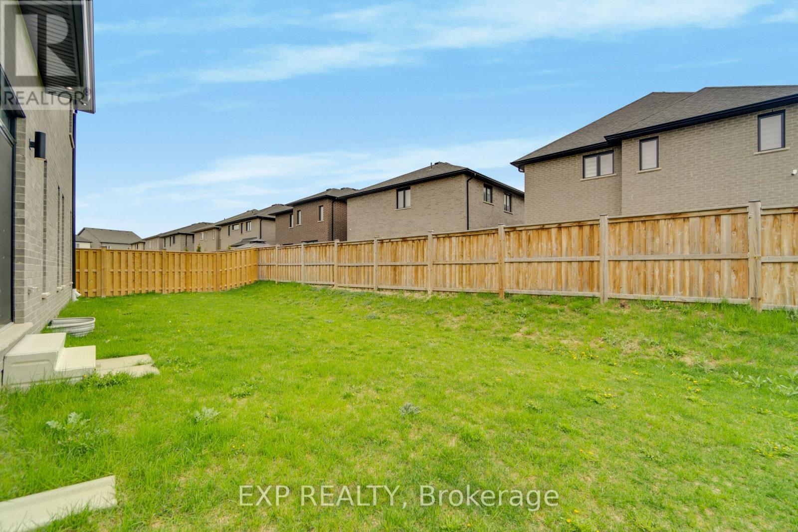 5 - 923 Stonecliffe Walk, Kitchener, ON - Outdoor