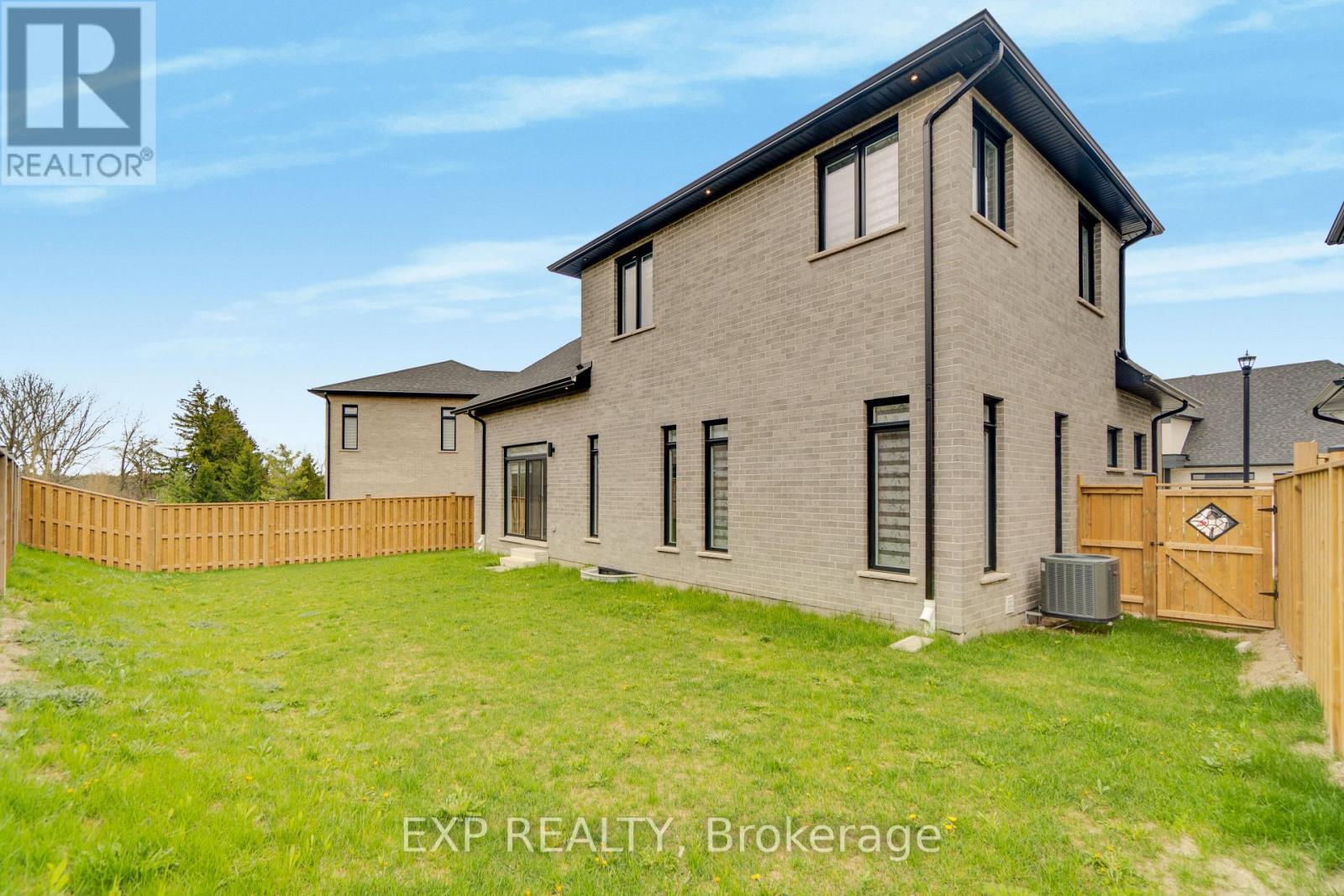 5 - 923 Stonecliffe Walk, Kitchener, ON - Outdoor With Exterior