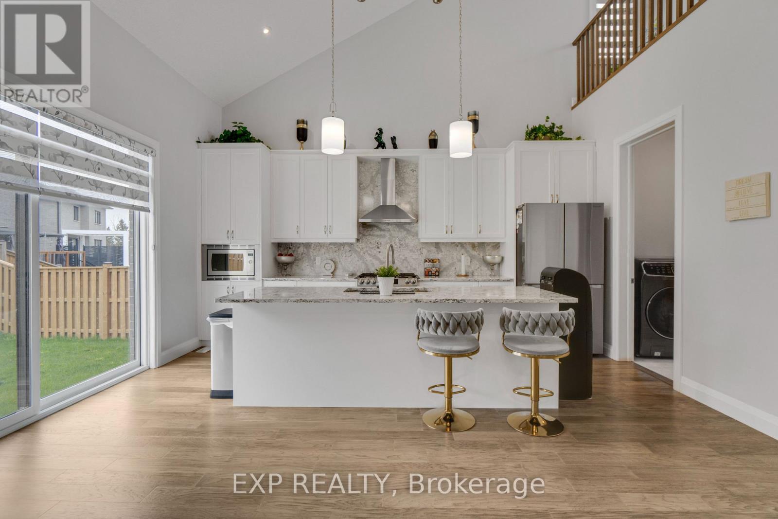 5 - 923 Stonecliffe Walk, Kitchener, ON - Indoor Photo Showing Kitchen With Upgraded Kitchen
