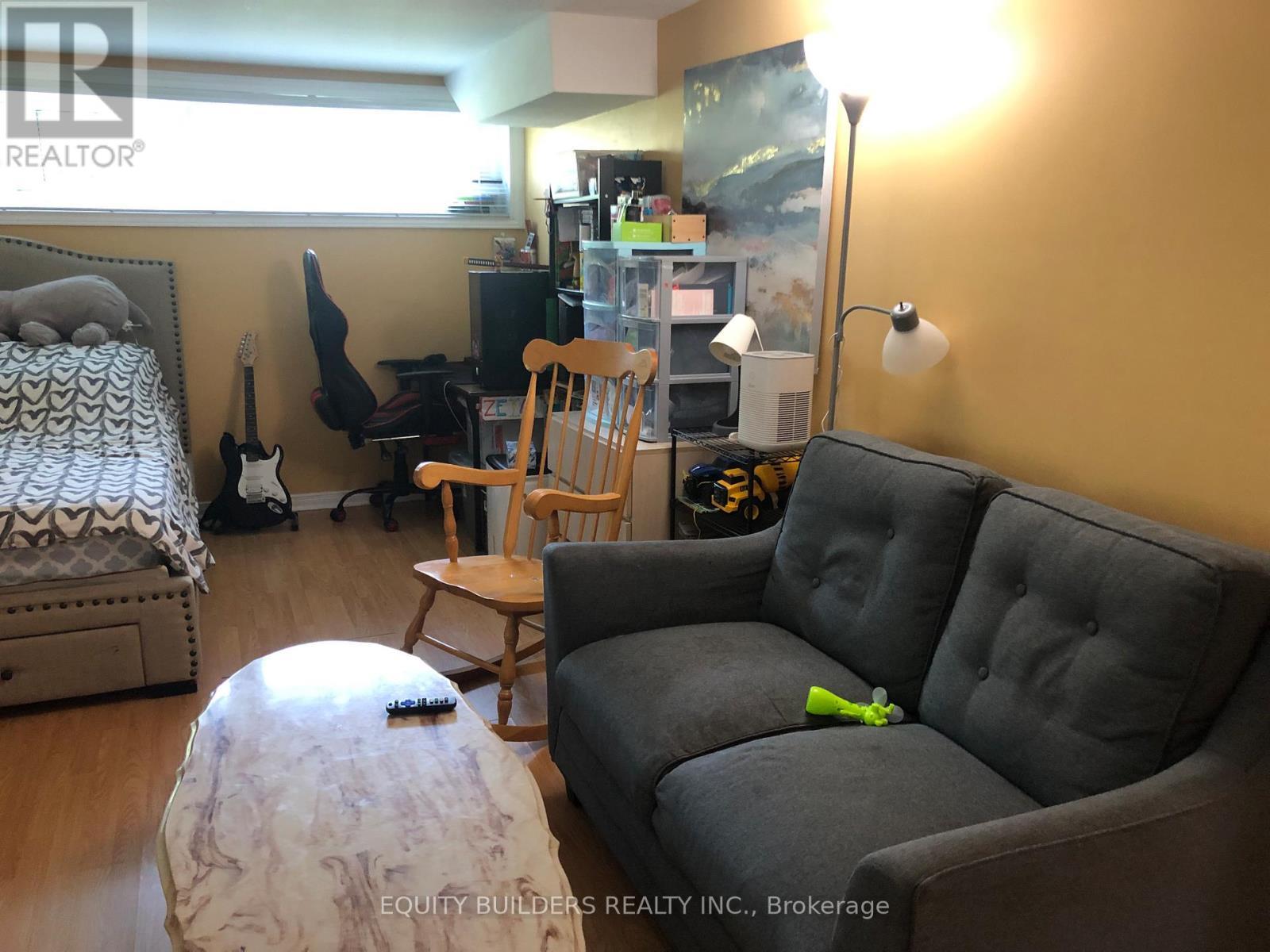 1340 Cedar St. West Street W, Oshawa, ON - Indoor