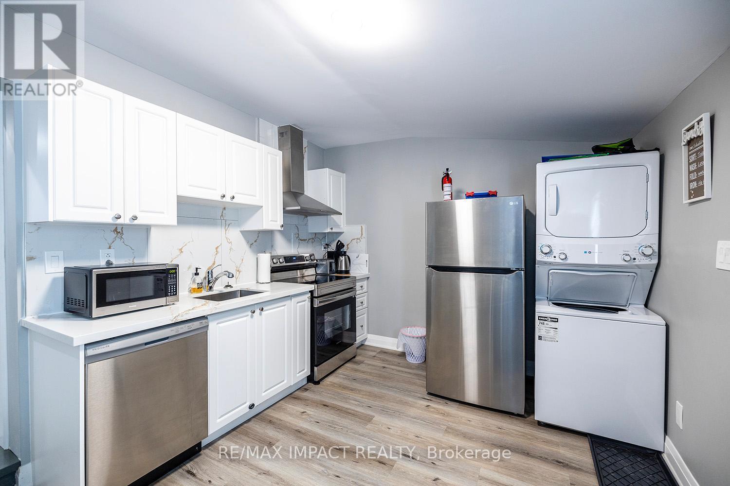 43.5 King Street E, Clarington, ON - Indoor Photo Showing Kitchen