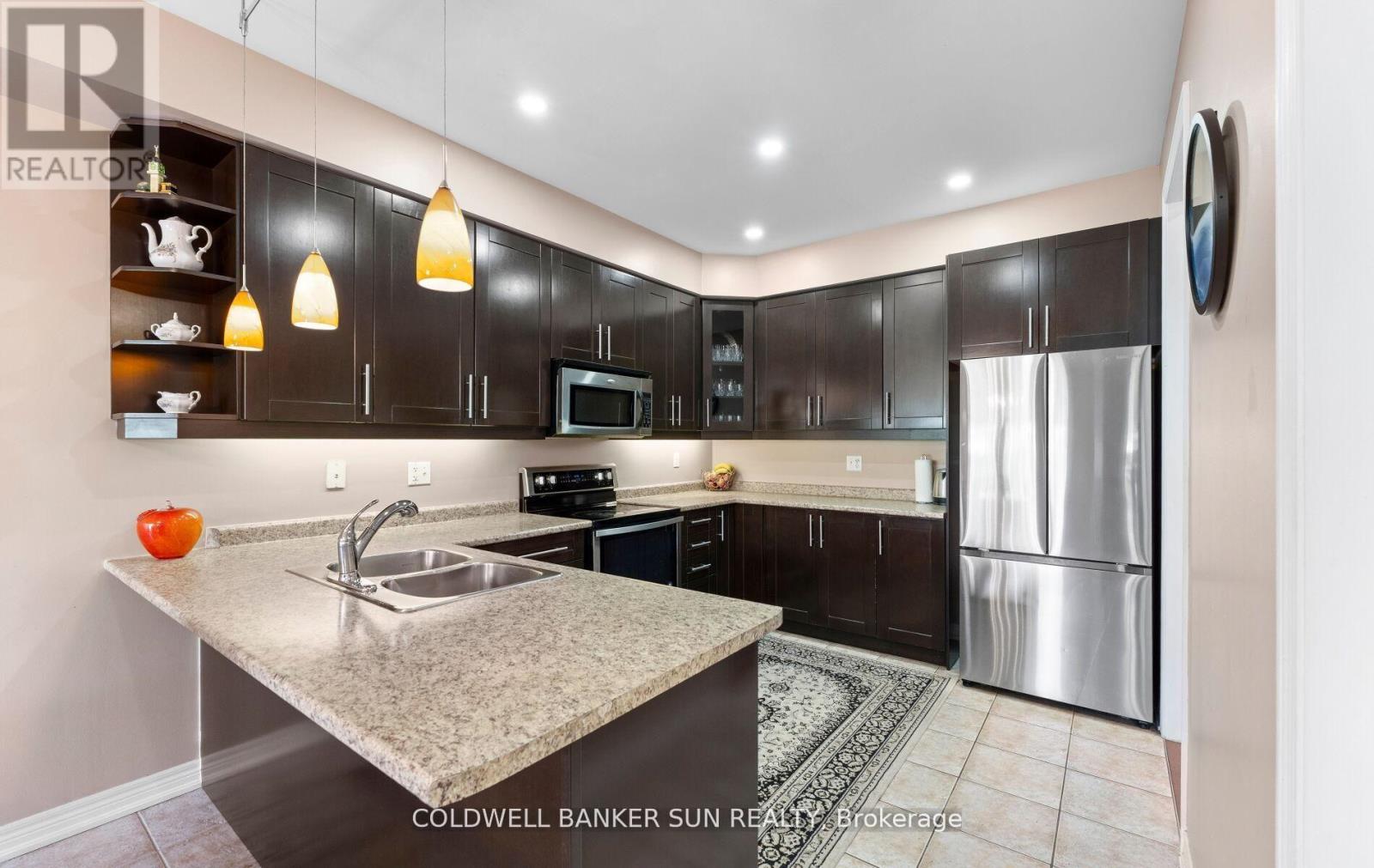 164 Canada Drive, Vaughan, ON - Indoor Photo Showing Kitchen With Double Sink With Upgraded Kitchen