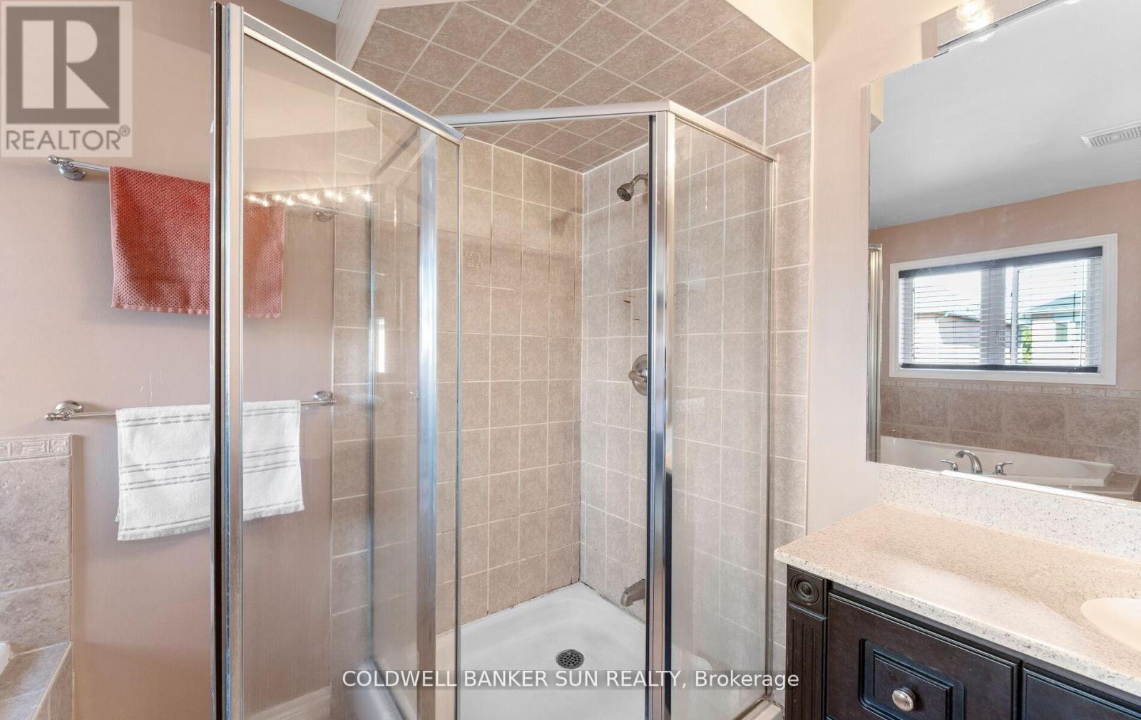 164 Canada Drive, Vaughan, ON - Indoor Photo Showing Bathroom