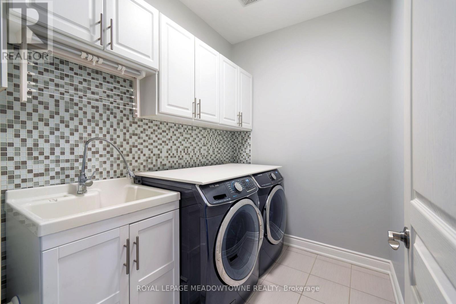 11 Cranbrook Crescent, Vaughan, ON - Indoor Photo Showing Laundry Room
