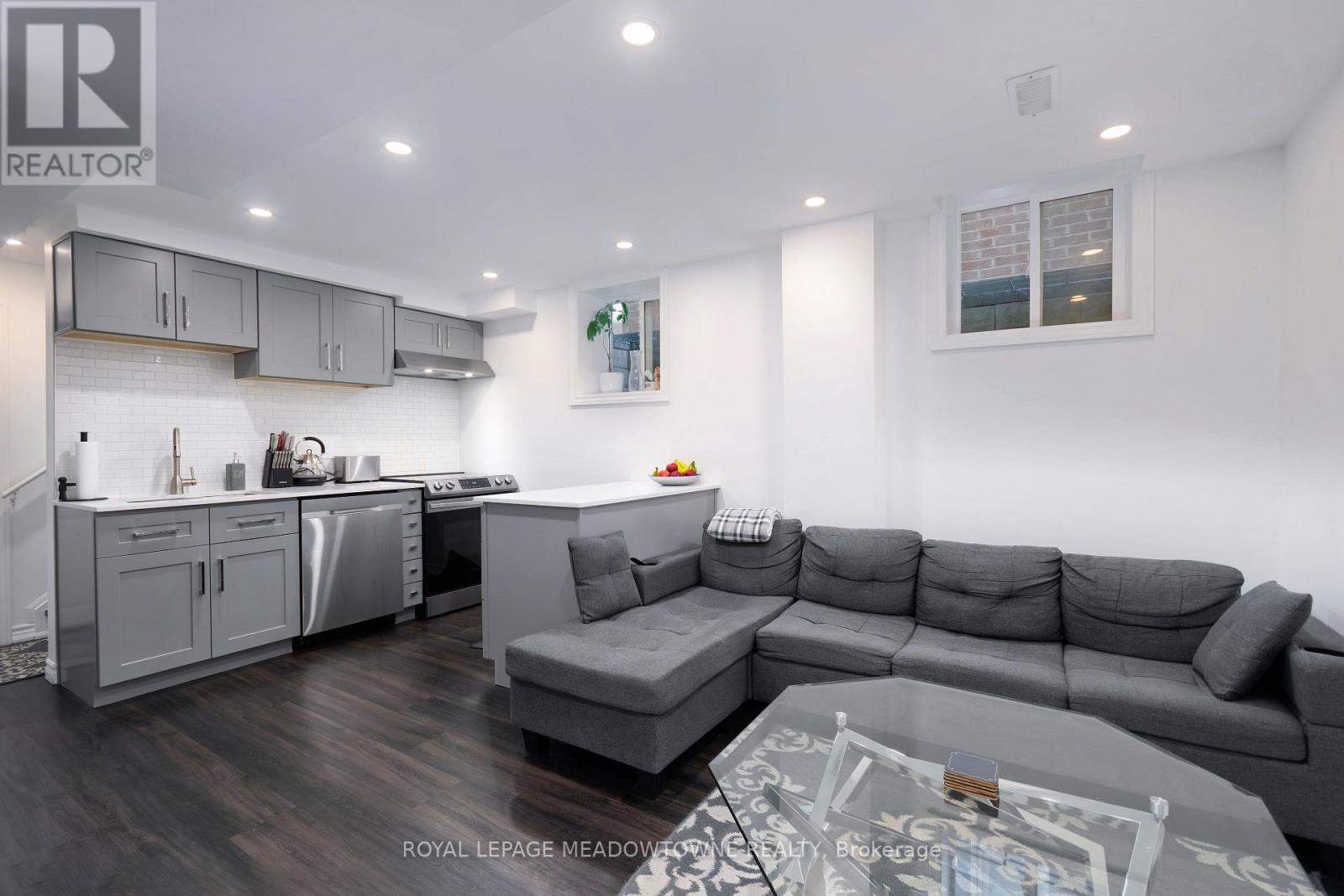 11 Cranbrook Crescent, Vaughan, ON - Indoor Photo Showing Other Room