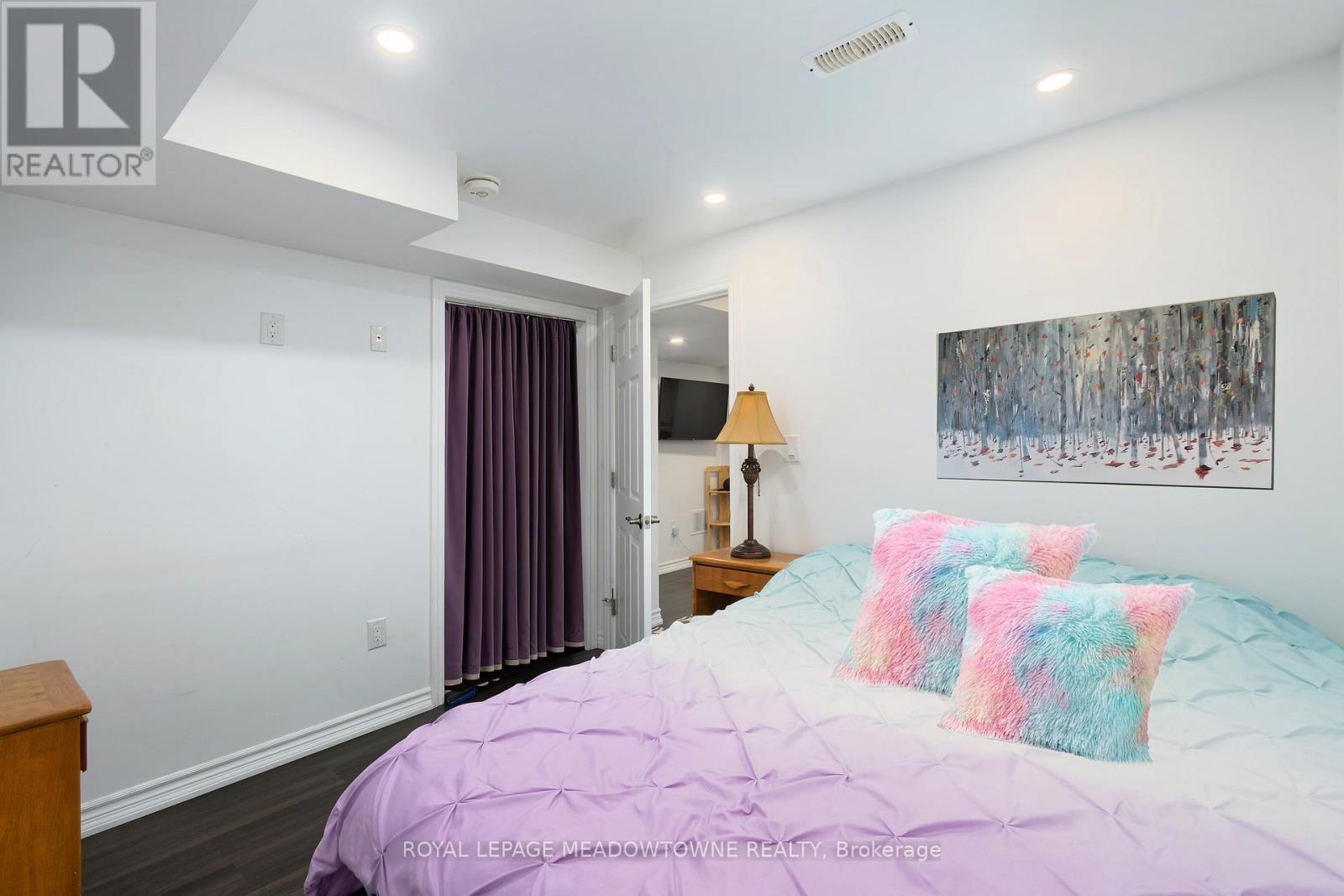 11 Cranbrook Crescent, Vaughan, ON - Indoor Photo Showing Bedroom
