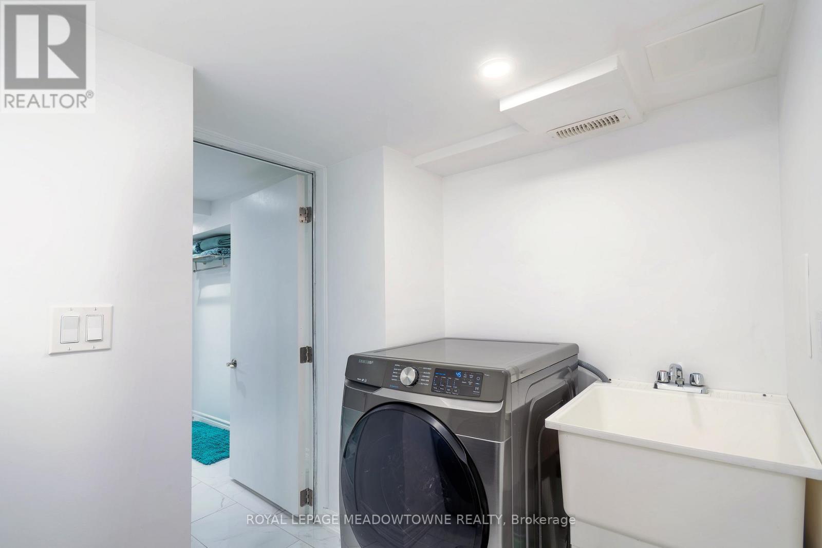 11 Cranbrook Crescent, Vaughan, ON - Indoor Photo Showing Laundry Room
