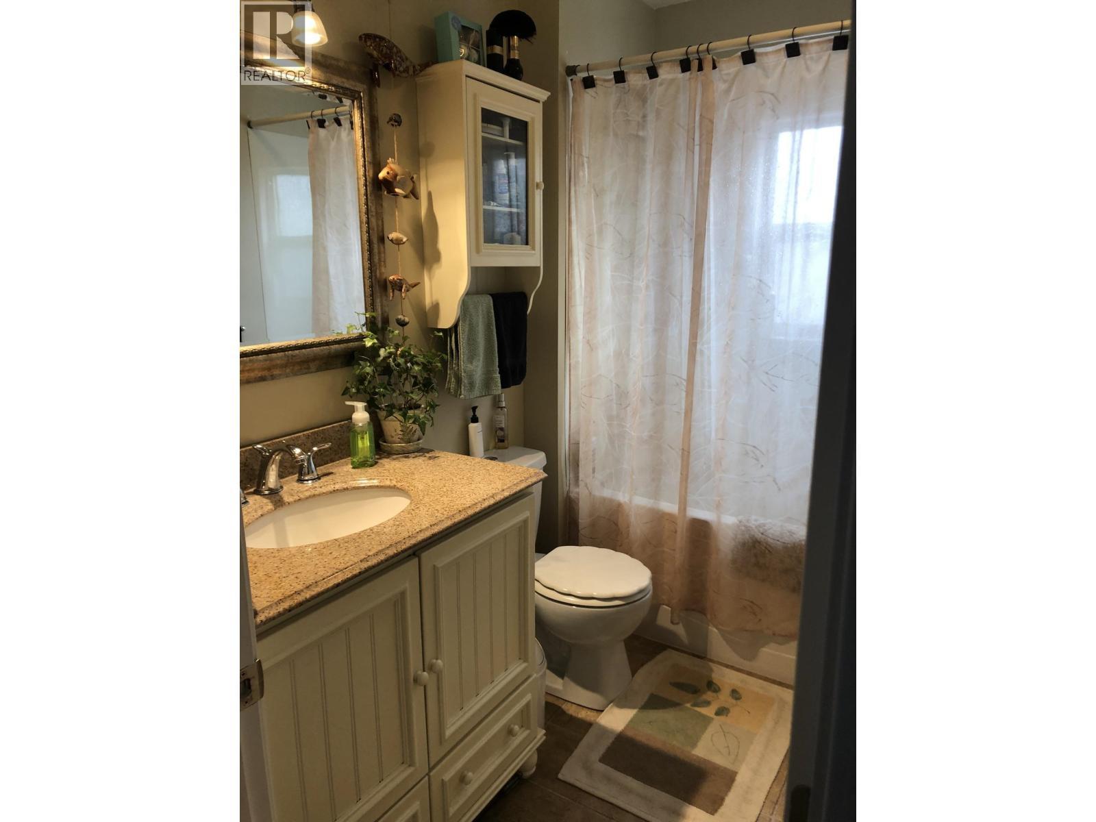 1140 N Third Avenue, Williams Lake, BC - Indoor Photo Showing Bathroom