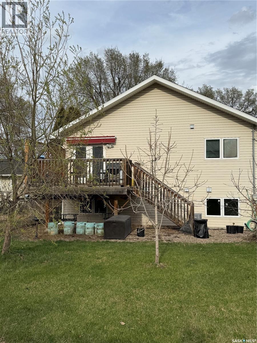 425 Y Avenue S, Saskatoon, SK - Outdoor With Deck Patio Veranda