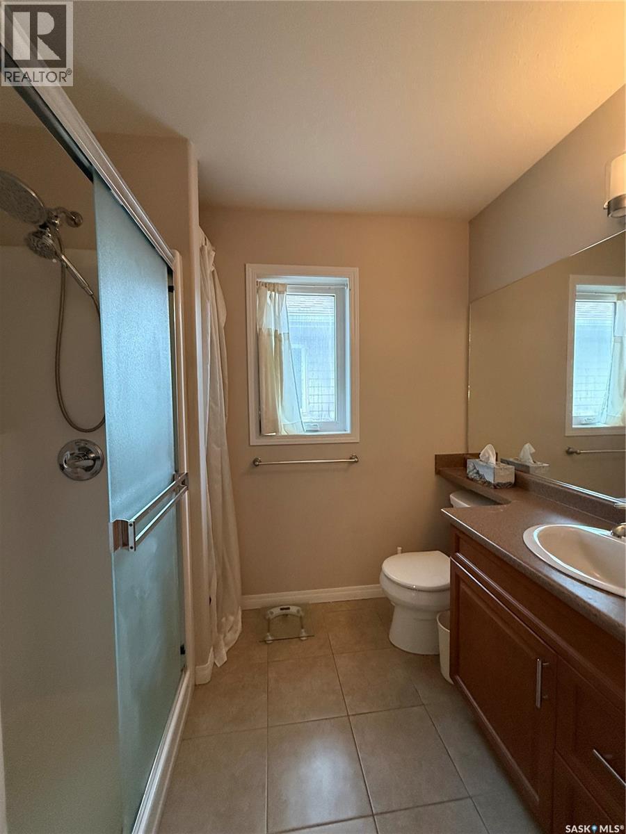 425 Y Avenue S, Saskatoon, SK - Indoor Photo Showing Bathroom