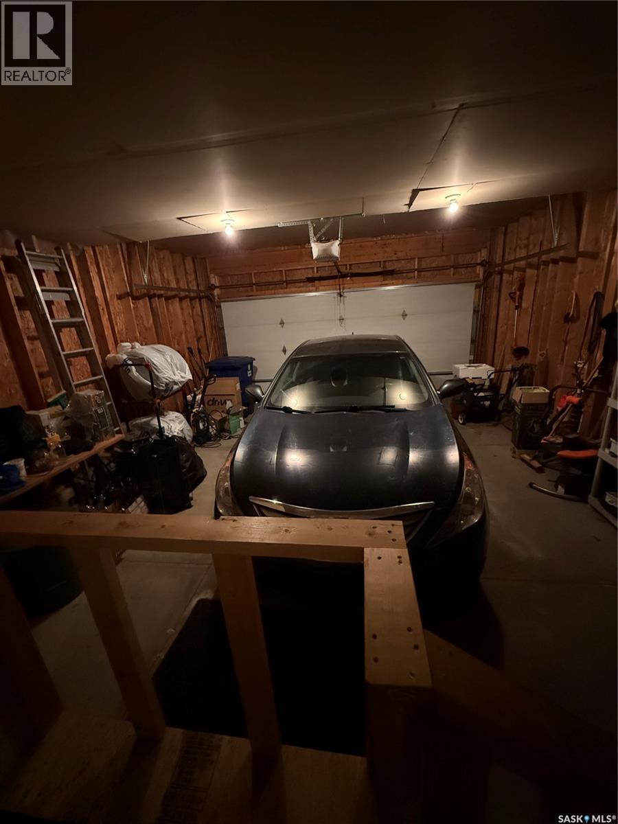 425 Y Avenue S, Saskatoon, SK - Indoor Photo Showing Garage