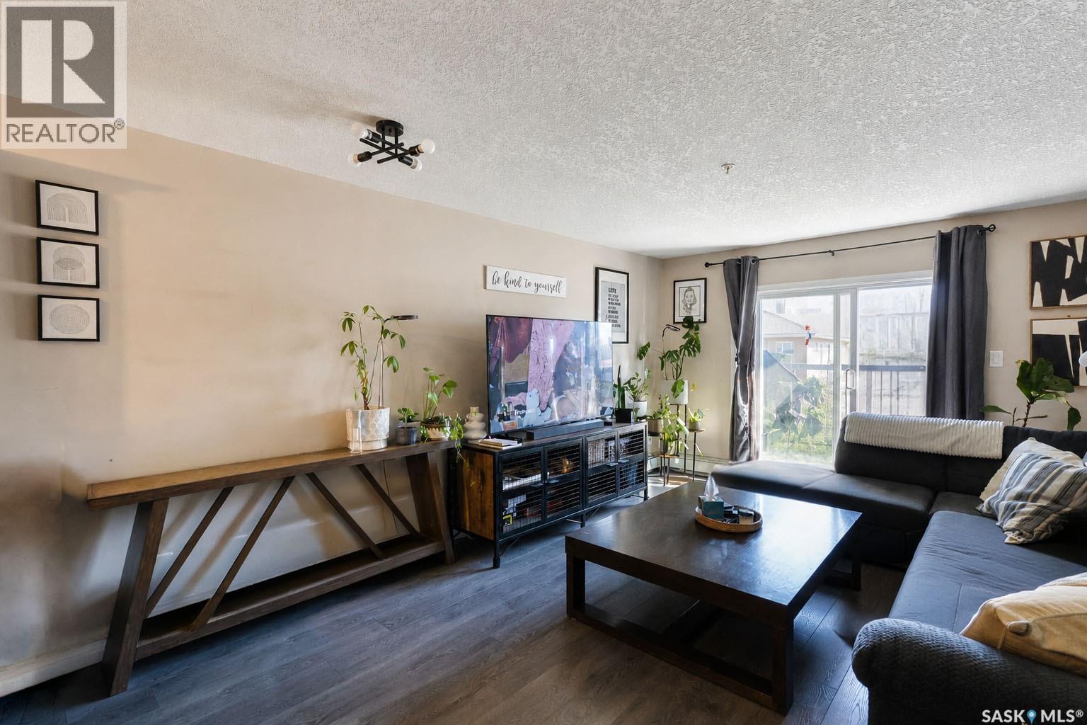 102 1501 15Th Street E, Prince Albert, SK - Indoor Photo Showing Living Room