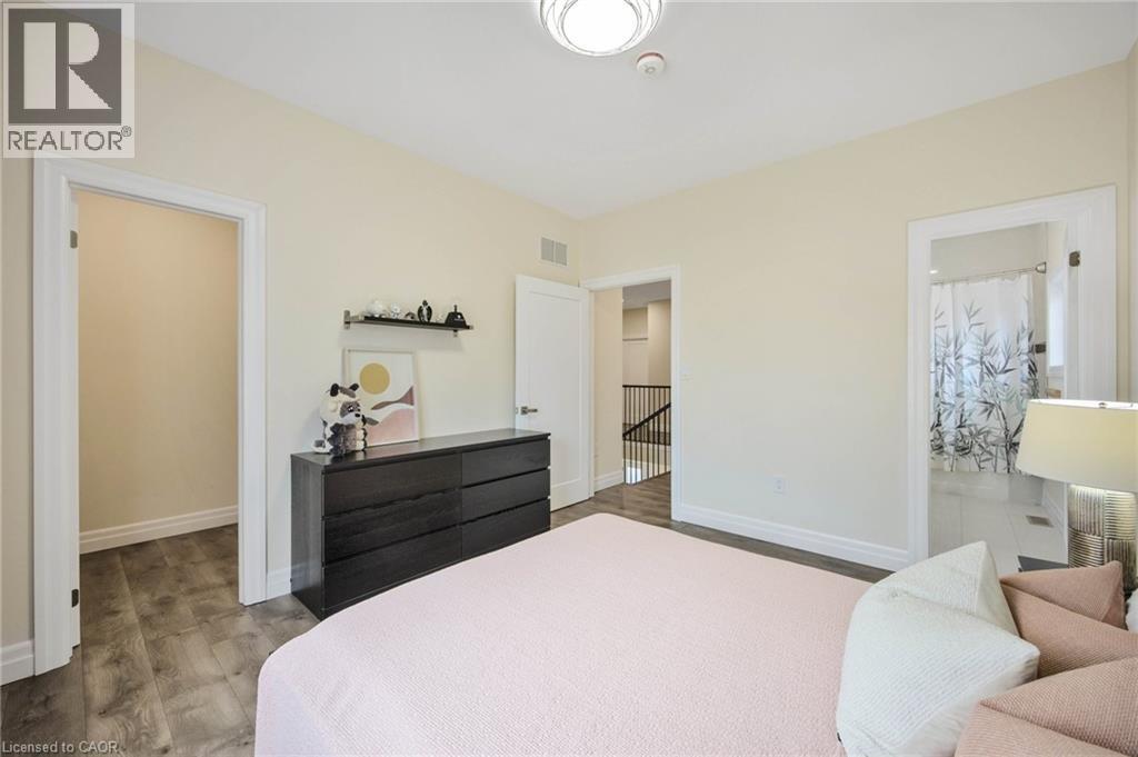 Room featuring light-toned wall paint and wood-finish flooring - 6 Dorothys Drive, Oro-Medonte, ON - Indoor Photo Showing Bedroom