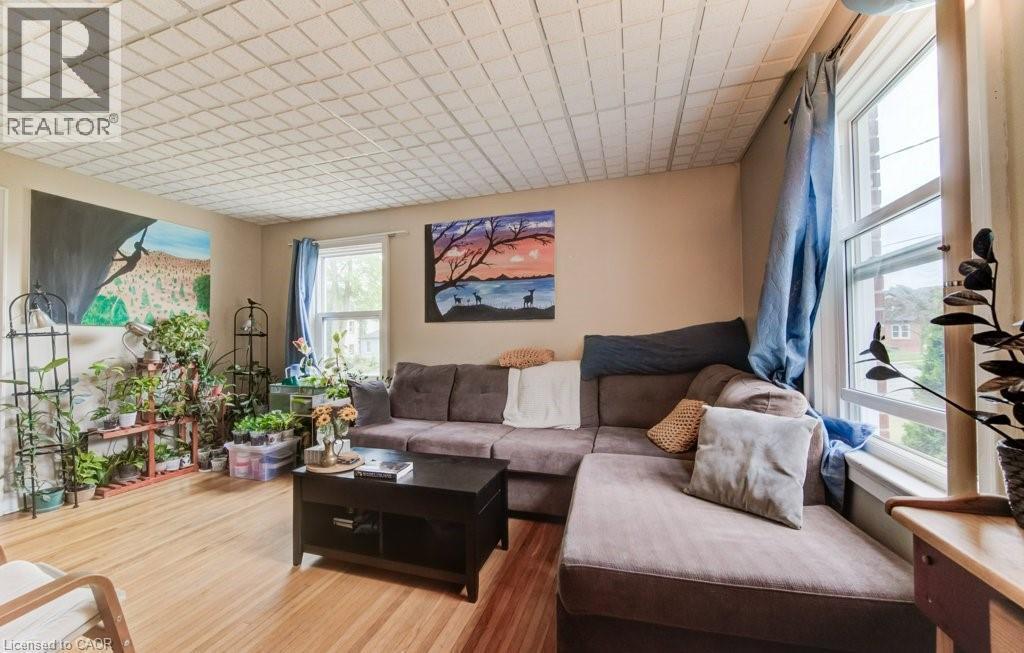 56 Lilac Street, Kitchener, ON - Indoor Photo Showing Living Room