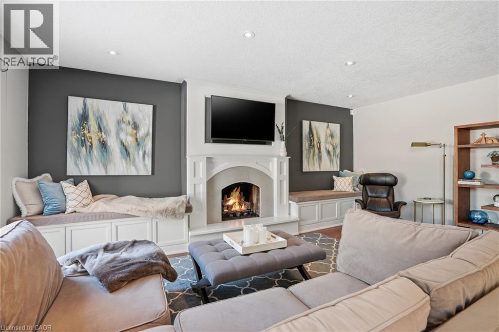 1765 Featherston Court, Mississauga, ON - Indoor Photo Showing Living Room With Fireplace