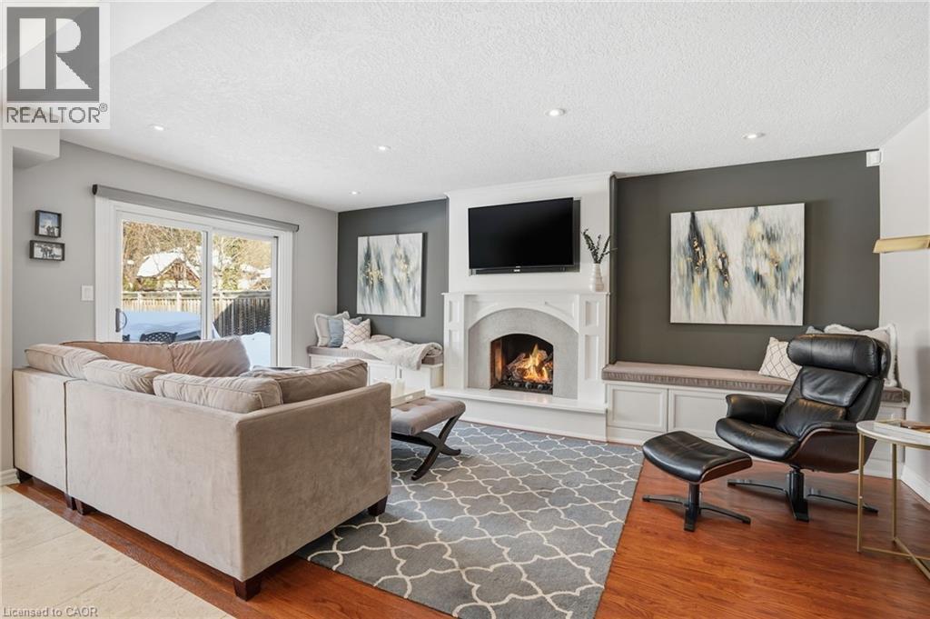 1765 Featherston Court, Mississauga, ON - Indoor Photo Showing Living Room With Fireplace