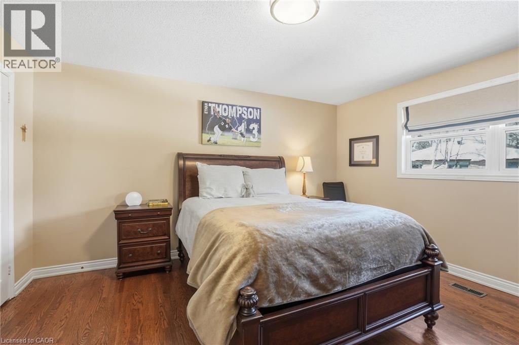 1765 Featherston Court, Mississauga, ON - Indoor Photo Showing Bedroom