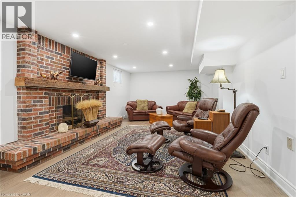 1765 Featherston Court, Mississauga, ON - Indoor With Fireplace