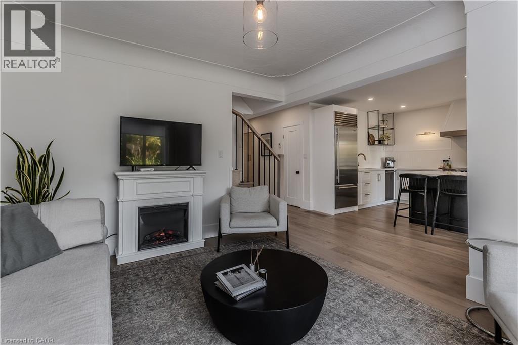 333 St Paul Street, Burlington, ON - Indoor Photo Showing Living Room With Fireplace