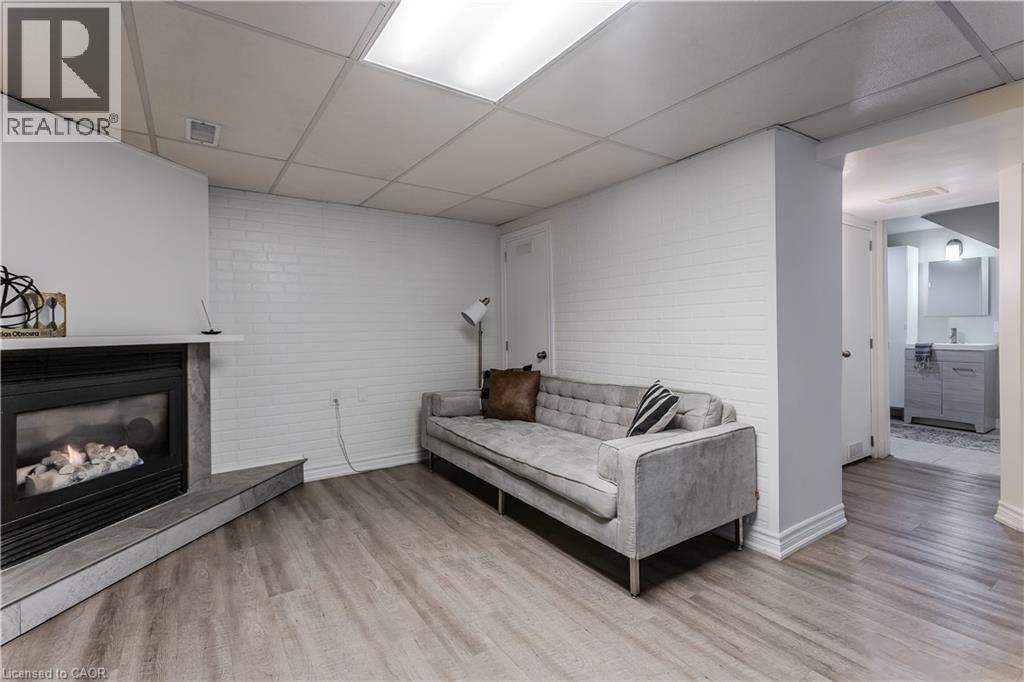 333 St Paul Street, Burlington, ON - Indoor Photo Showing Living Room With Fireplace