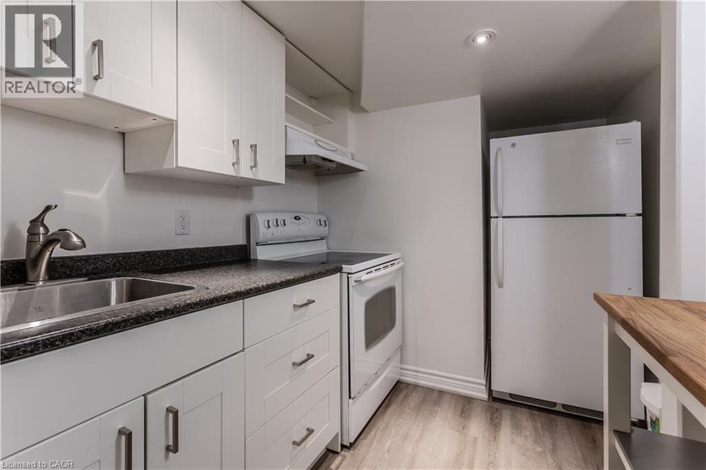 333 St Paul Street, Burlington, ON - Indoor Photo Showing Kitchen