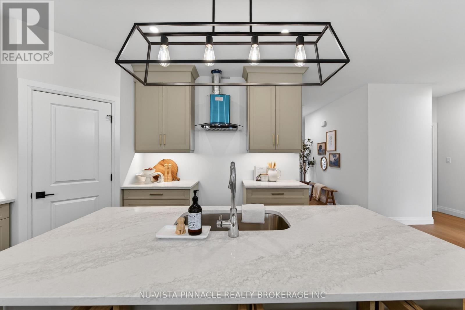 71 Basil Crescent, Middlesex Centre (Ilderton), ON - Indoor Photo Showing Kitchen