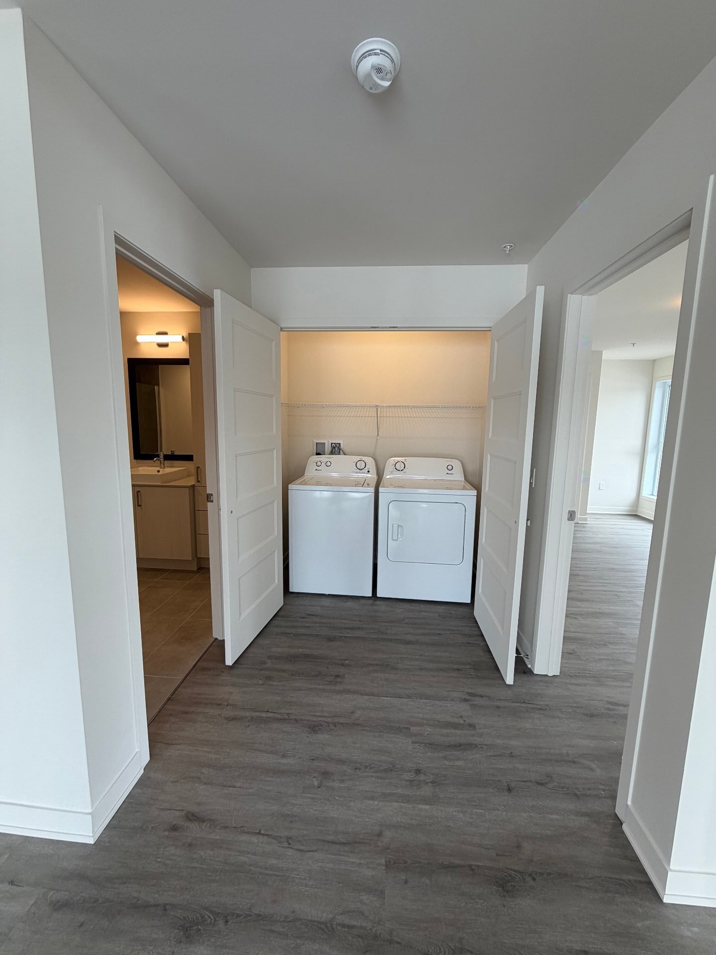 Laundry - 201-416 Av. Barron, Lachute, QC - Indoor Photo Showing Laundry Room