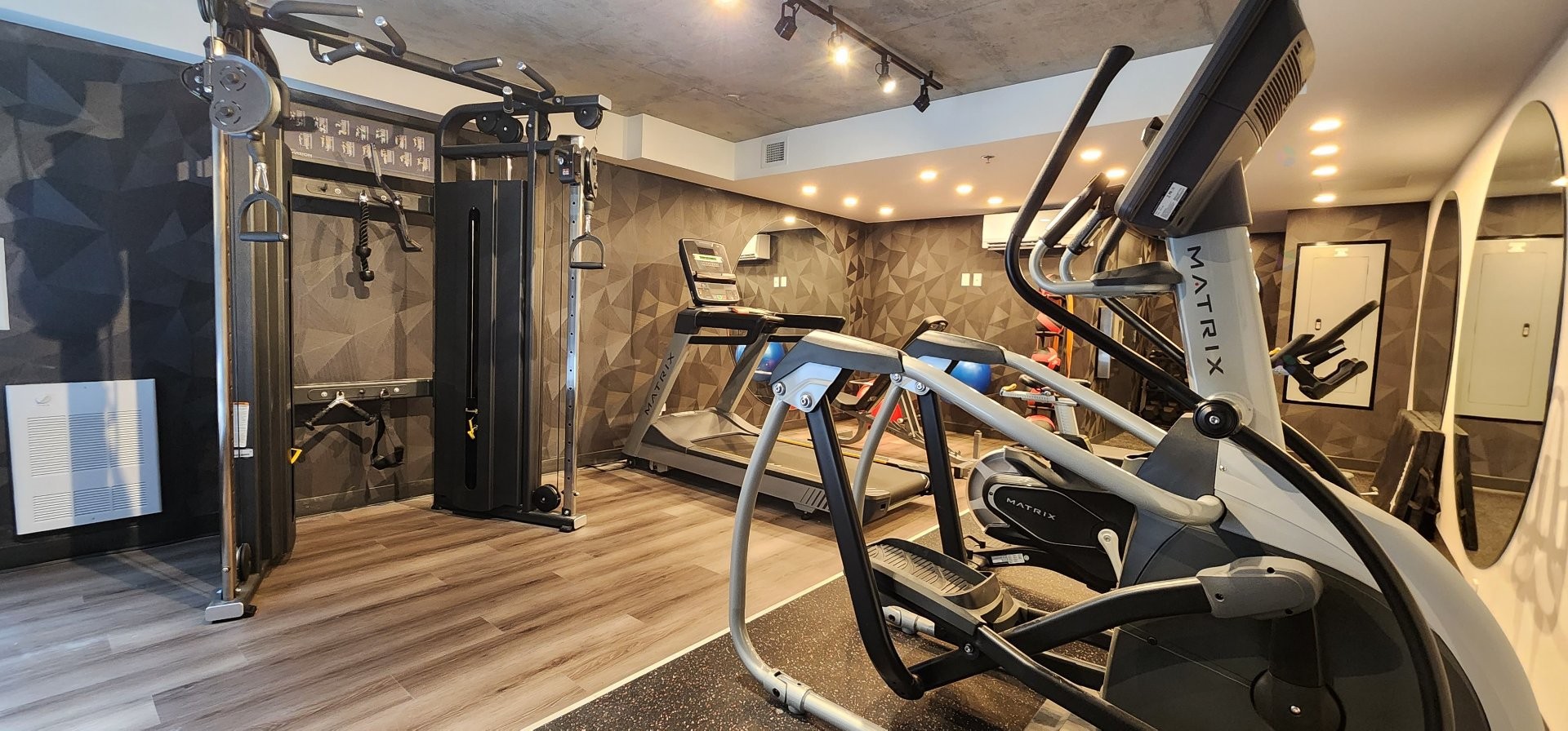 Exercise Room - 303-1 Av. Viger O., Montréal (Ville-Marie), QC - Indoor