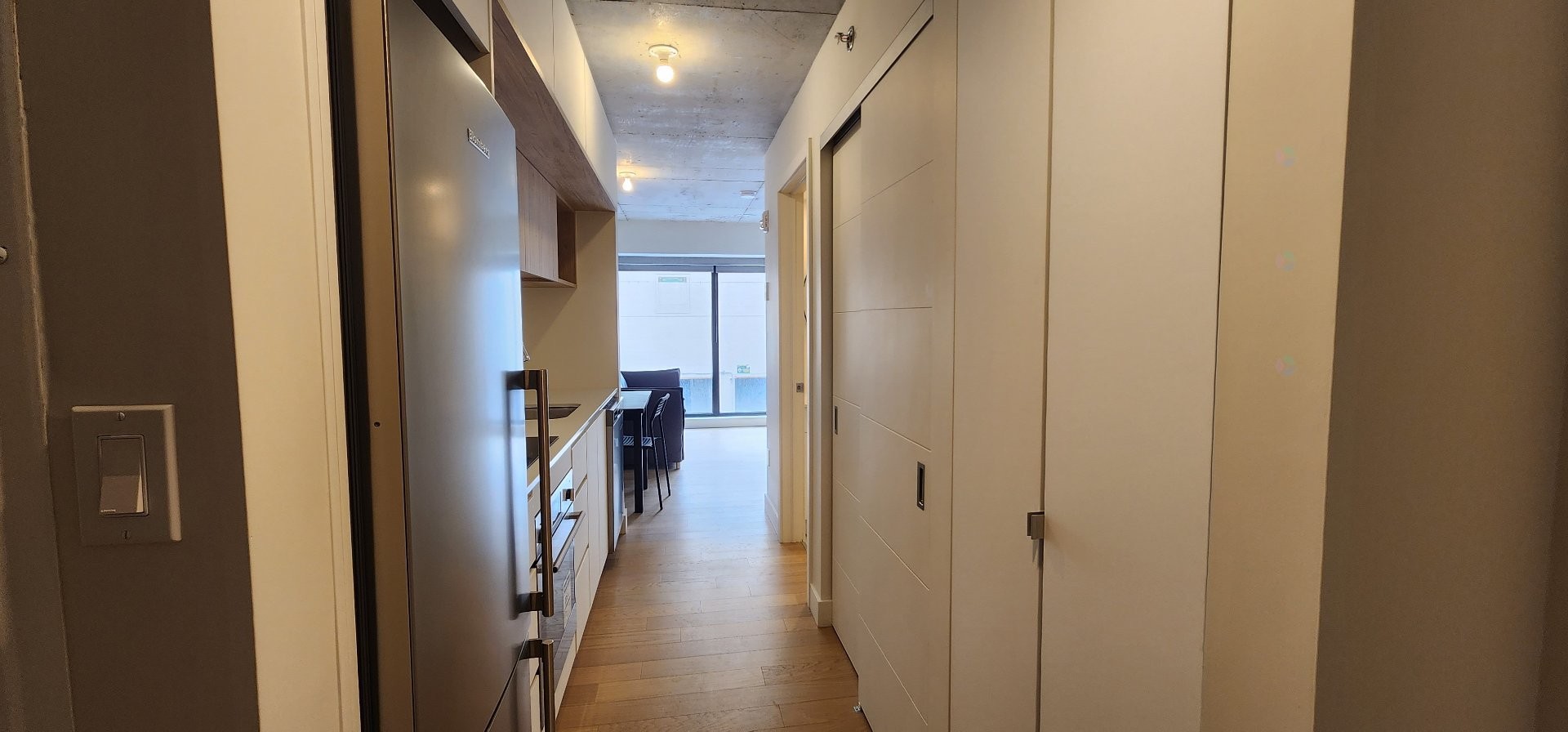 Mud Room - 303-1 Av. Viger O., Montréal (Ville-Marie), QC - Indoor Photo Showing Other Room