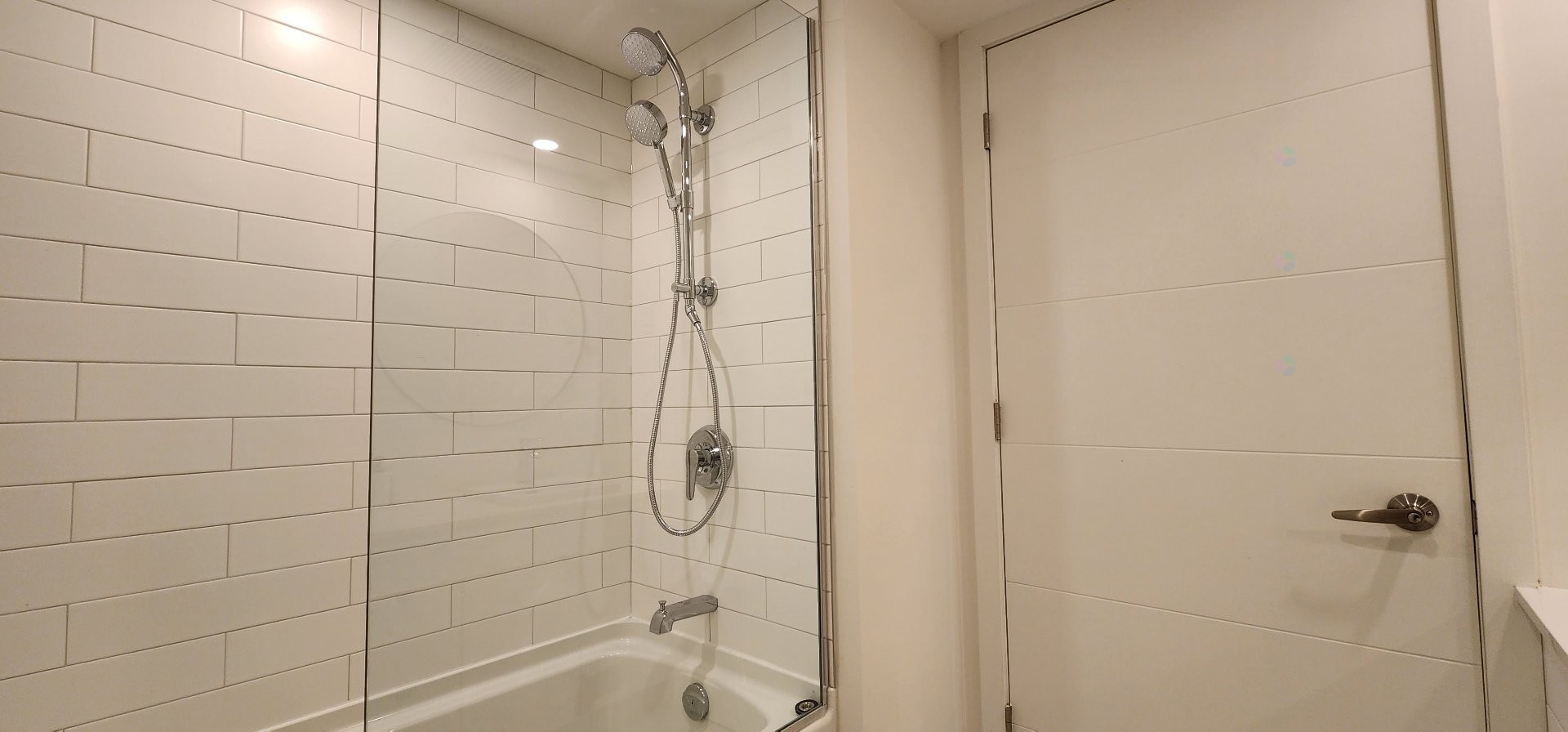 Bathroom - 303-1 Av. Viger O., Montréal (Ville-Marie), QC - Indoor Photo Showing Bathroom