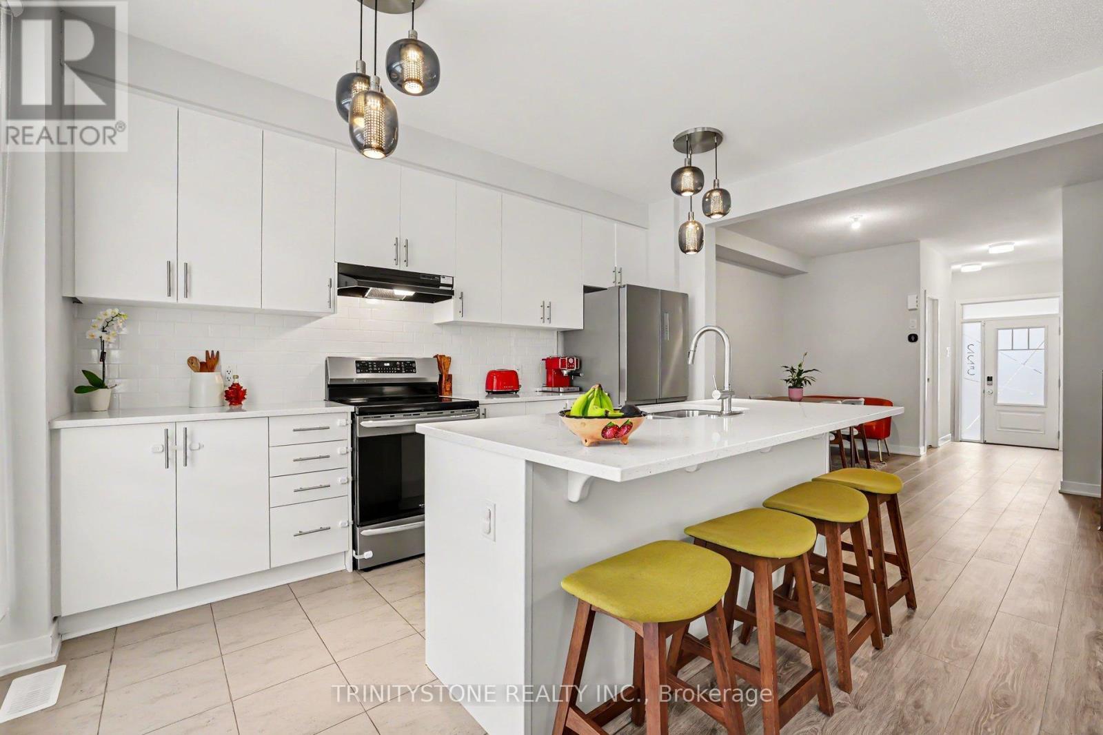 225 Billrian Crescent, Ottawa, ON - Indoor Photo Showing Kitchen With Stainless Steel Kitchen With Upgraded Kitchen