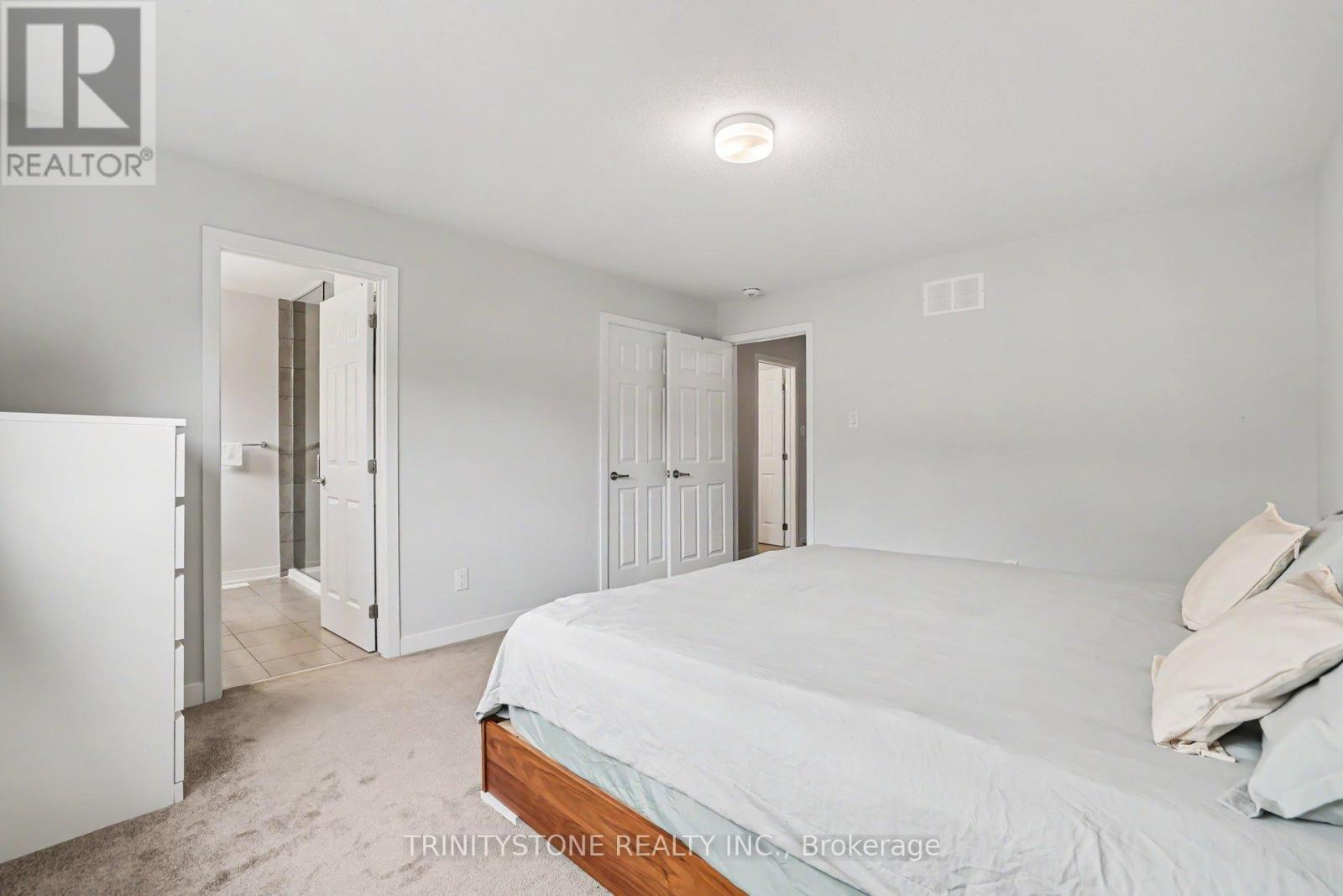 225 Billrian Crescent, Ottawa, ON - Indoor Photo Showing Bedroom