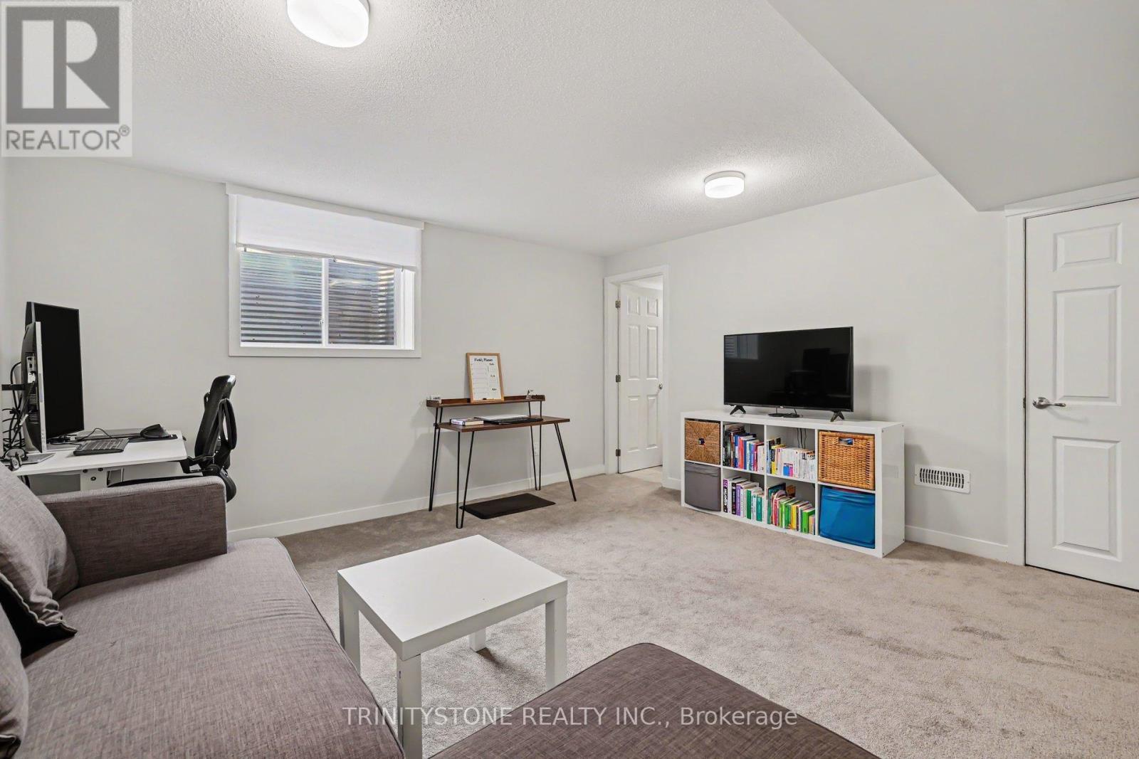 225 Billrian Crescent, Ottawa, ON - Indoor Photo Showing Living Room