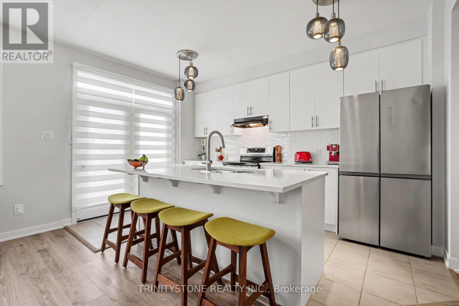 225 Billrian Crescent, Ottawa, ON - Indoor Photo Showing Kitchen With Upgraded Kitchen