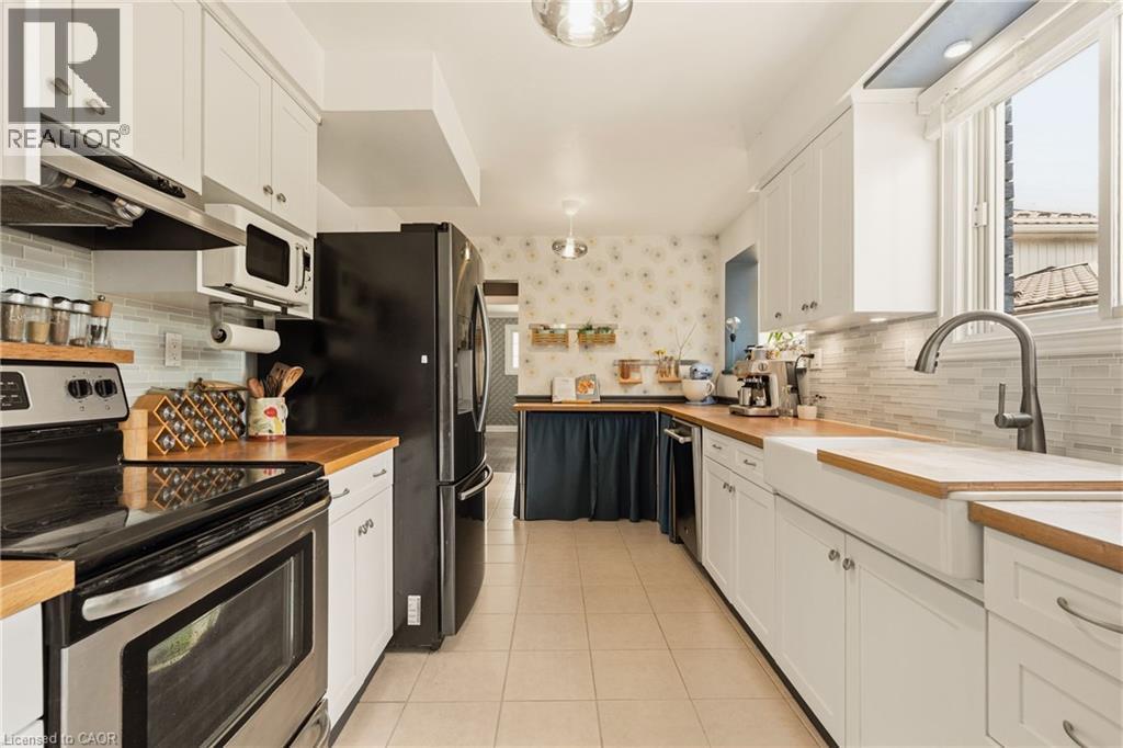 66 Skyline Drive, Dundas, ON - Indoor Photo Showing Kitchen
