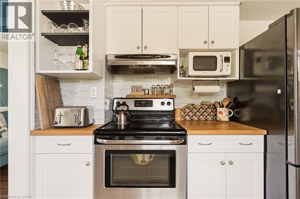 66 Skyline Drive, Dundas, ON - Indoor Photo Showing Kitchen