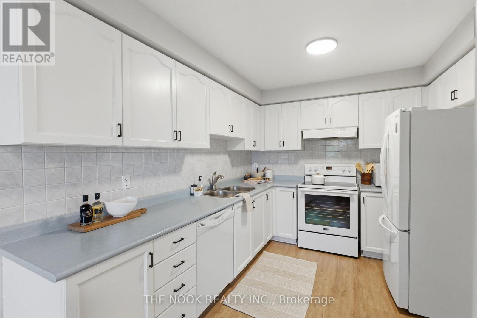 1139 Ridgemount Boulevard, Oshawa (Pinecrest), ON - Indoor Photo Showing Kitchen With Double Sink