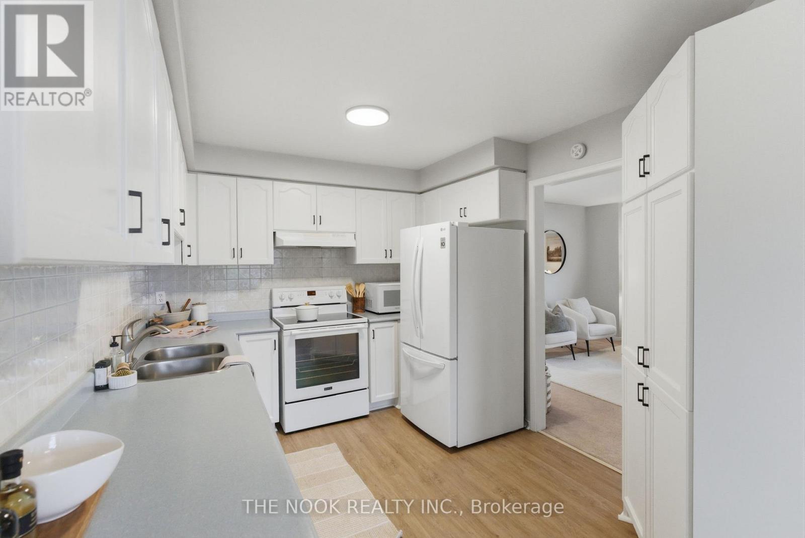 1139 Ridgemount Boulevard, Oshawa (Pinecrest), ON - Indoor Photo Showing Kitchen With Double Sink