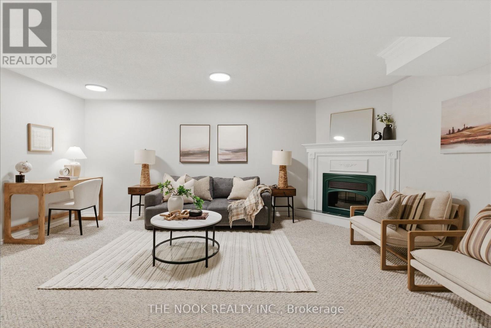 1139 Ridgemount Boulevard, Oshawa (Pinecrest), ON - Indoor With Fireplace