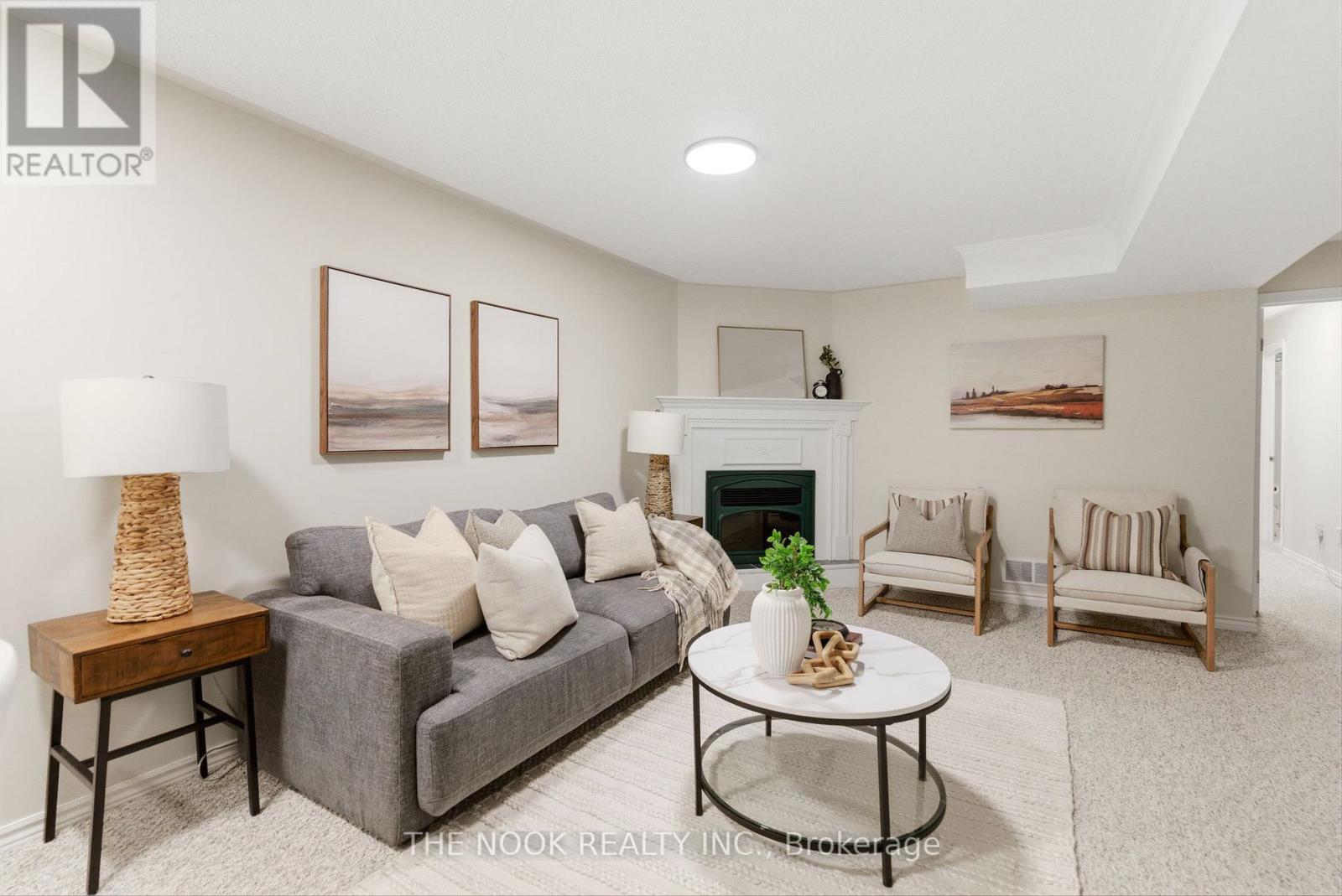1139 Ridgemount Boulevard, Oshawa (Pinecrest), ON - Indoor Photo Showing Living Room With Fireplace