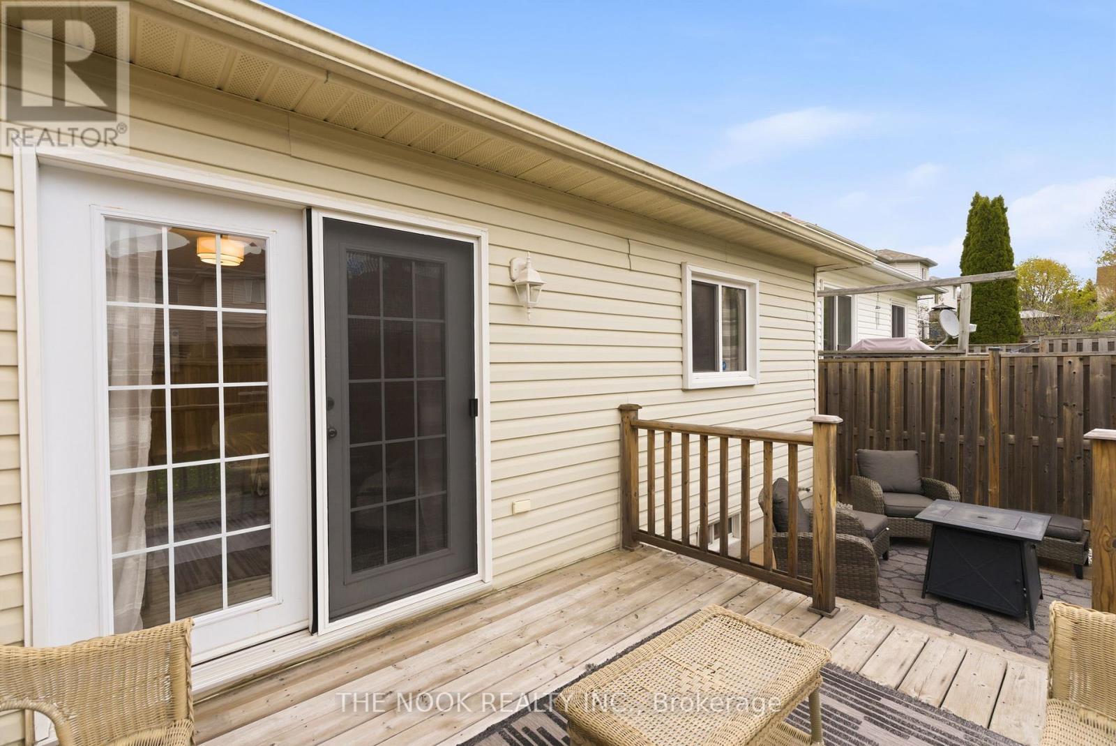 1139 Ridgemount Boulevard, Oshawa (Pinecrest), ON - Outdoor With Deck Patio Veranda With Exterior
