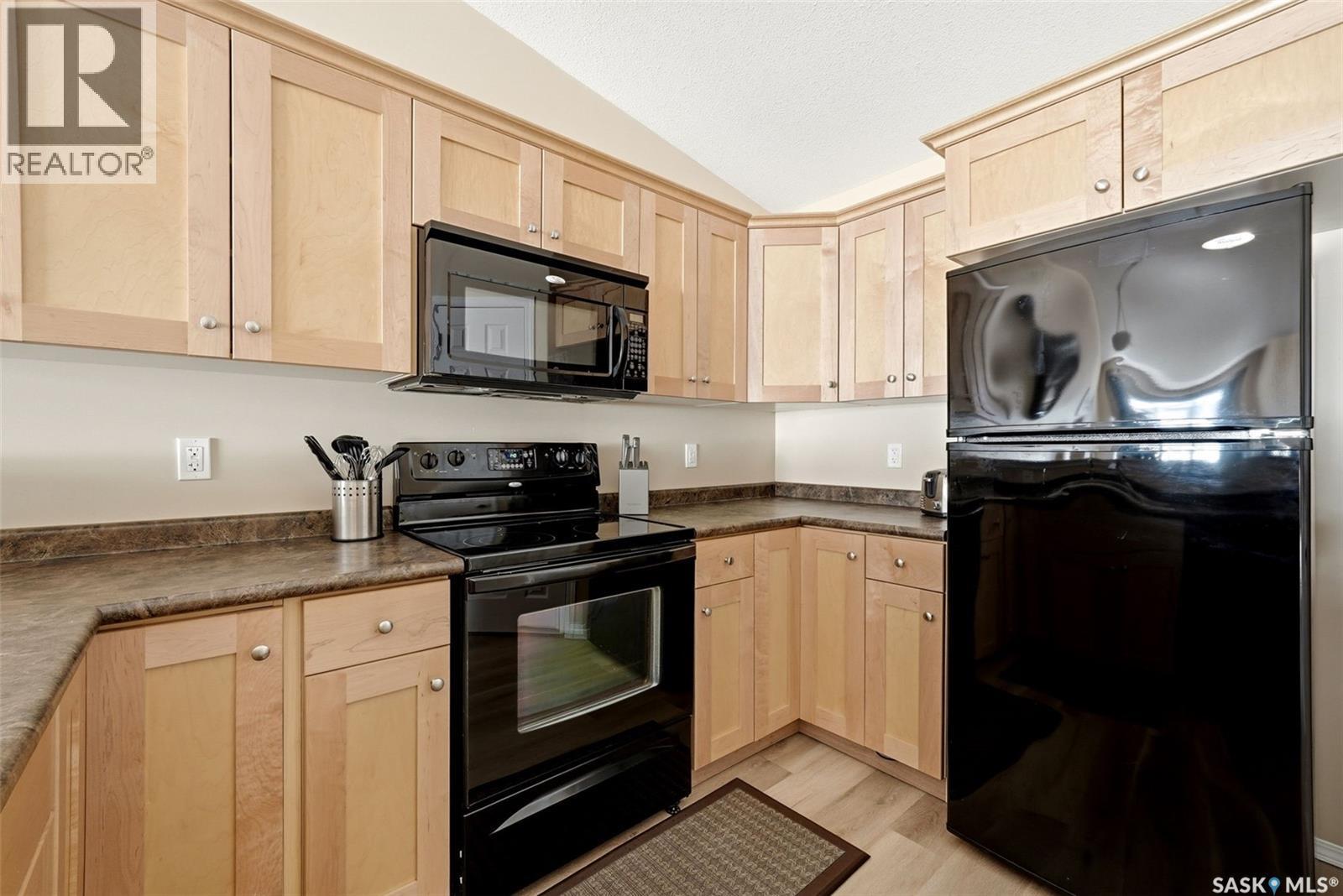40 2751 Windsor Park Road, Regina, SK - Indoor Photo Showing Kitchen