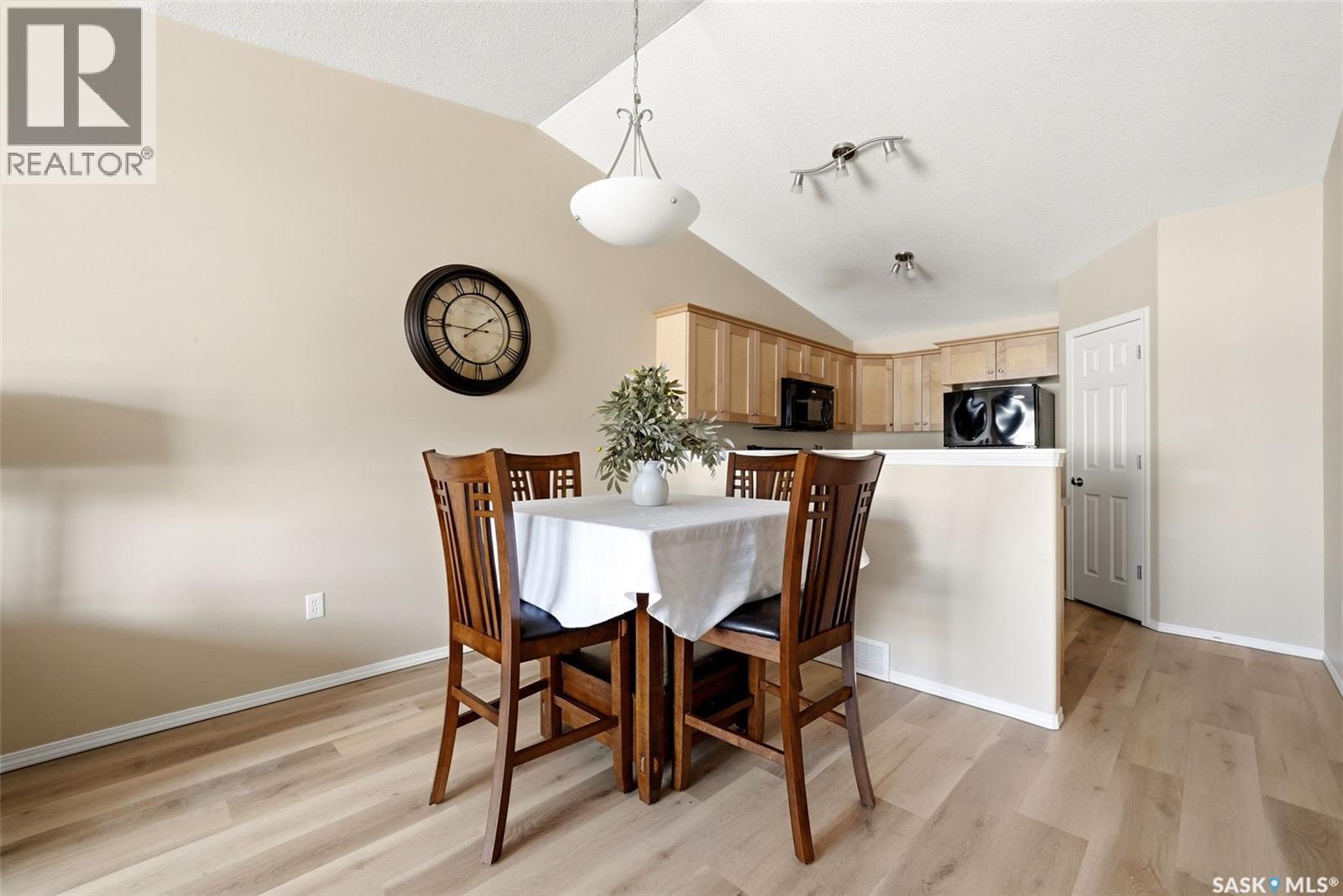 40 2751 Windsor Park Road, Regina, SK - Indoor Photo Showing Dining Room