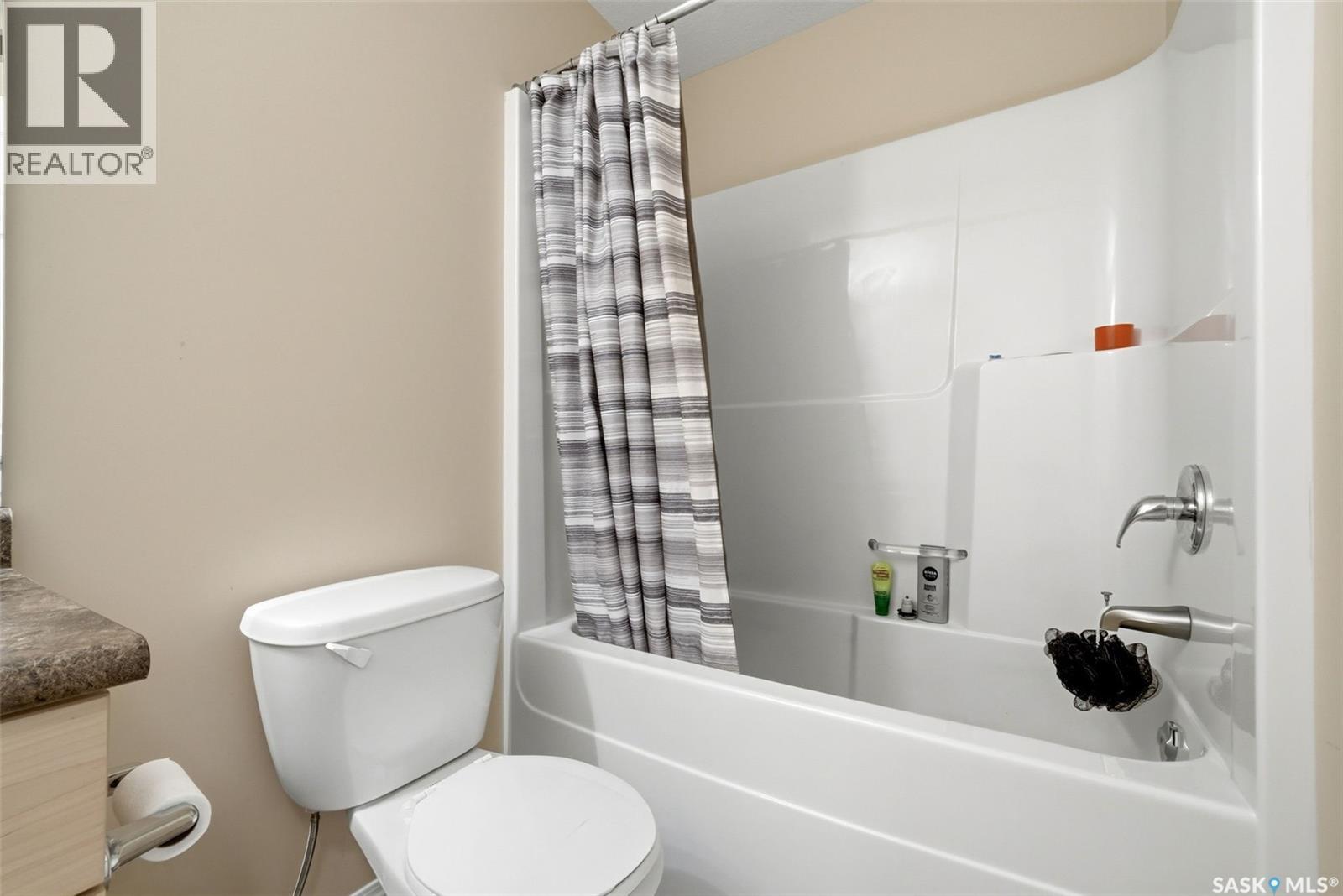 40 2751 Windsor Park Road, Regina, SK - Indoor Photo Showing Bathroom