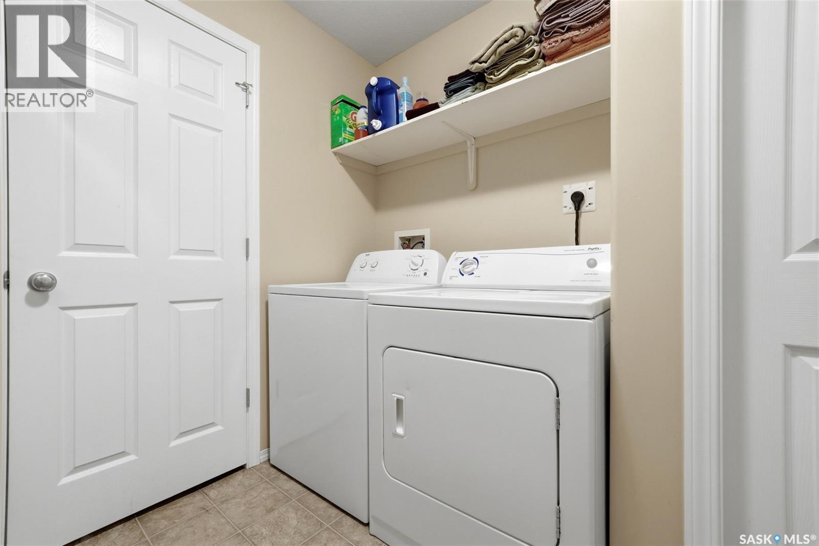 40 2751 Windsor Park Road, Regina, SK - Indoor Photo Showing Laundry Room