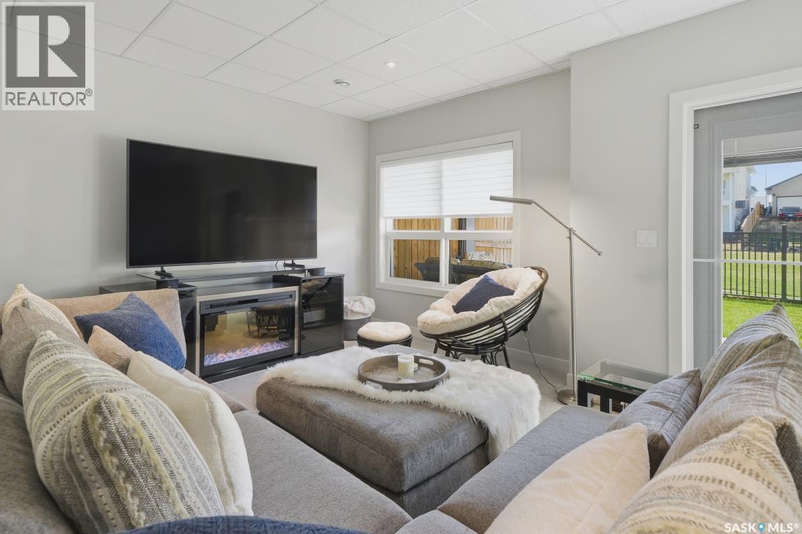 27 619 Evergreen Boulevard, Saskatoon, SK - Indoor Photo Showing Living Room