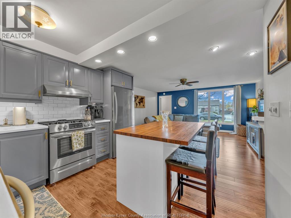 3647 Matchett, Windsor, ON - Indoor Photo Showing Kitchen With Upgraded Kitchen